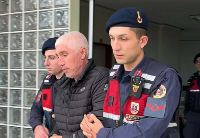 Çarpıp devirdiği direkle bisiklet sürücüsünün ölümüne neden olan kamyon şoförü tutuklandı