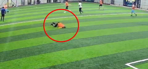 Halı sahada fenalaşan kişinin yaşamını yitirdiği olayın görüntüleri ortaya çıktı