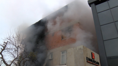 İstanbul- Ataşehir'de hurdalıkta çıkan yangın söndürüldü