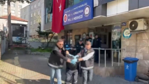 Bağcılar'da bıçaklı kavgaya müdahale eden 2 polis memuru yaralandı