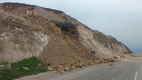 Batman'da üniversite yolu üzerinde heyelan