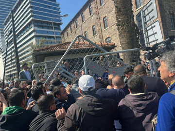 İzmir'de belediyenin Meslek Fabrikası Müdürlüğü olarak kullandığı eski DGM binasında tahliye süreci başladı (2)