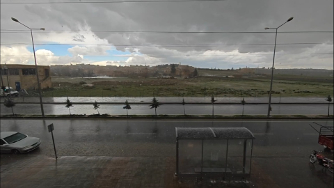 Mardin’de sağanak nedeniyle cadde ve sokaklar göle döndü (2)
