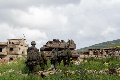 İsrail ordusu, Lübnan'da Hizbullah'a ait bina ve altyapıları imha ettiğini açıkladı