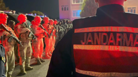 İzmir'de iki ayrı FETÖ operasyonu: 29 gözaltı