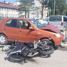 Otomobille çarpışan motosikletin sürücüsü öldü