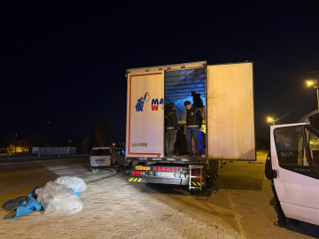 Durdurulan TIR’da 18 kaçak göçmen yakalandı
