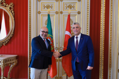 Bakan Bolat, Lizbon’da Portekiz Altyapı ve Konut Bakanı Luz ile bir araya geldi