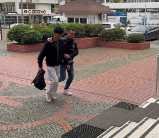 Ehliyet sınavı için kopya düzeneği kuranlara suçüstü; 5 gözaltı