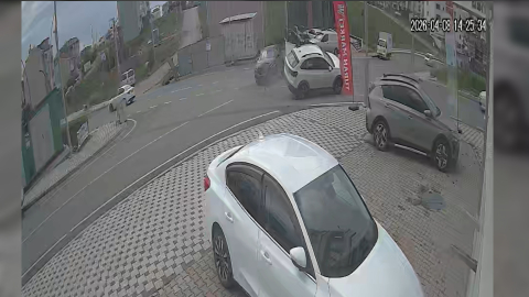 İki cipin çarpıştığı kaza kamerada: 7 yaralı