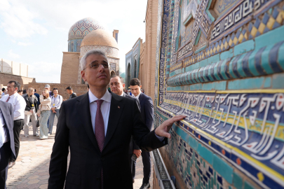 Bakan Memişoğlu, Semerkant’ta Şah-ı Zinde Nekropolü’nü ziyaret etti