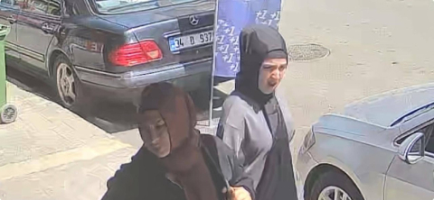 Gaziosmanpaşa'da aynı apartmanda 2 daireden hırsızlık yapan şüpheliler 350 bin liralık ziynet eşyası çaldı