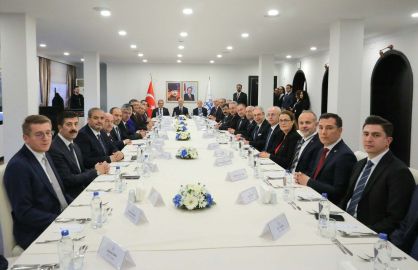 YÖK Başkanı Özvar, İzmir'de Ege Bölgesi'ndeki üniversitelerin rektörleriyle bir araya geldi