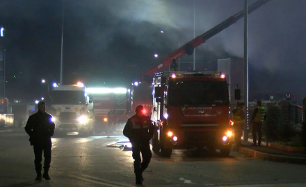 Ankara'da medikal malzeme üretilen fabrikada çıkan yangın, 5 saatte söndürüldü (2)