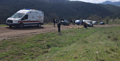 Tamir etmek istediği otomobilin altında kalarak öldü
