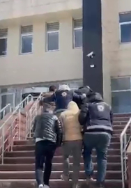 Kars'ta durdurulan hafif ticari araçtan 6 kaçak göçmen çıktı