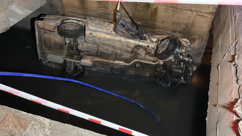 Eskişehir'de virajı alamayan otomobil, 5 metre yükseklikten sulama kanalına düştü