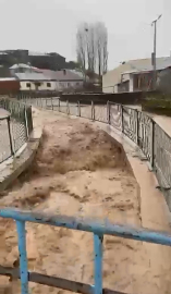 Sivas'ta sağanak; ırmak taştı, yol ve tarım arazilerini su bastı