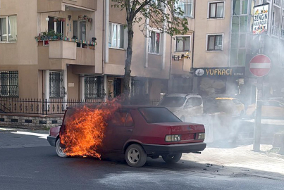 Seyir halindeyken alev alan otomobil yandı