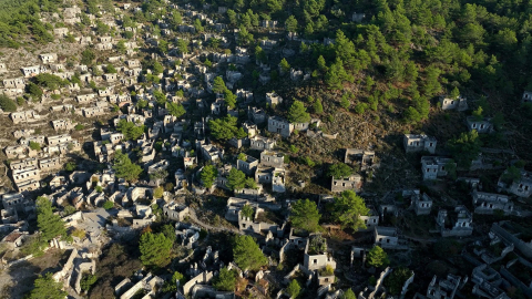 Muğla'nın 'hayalet köyü' dronla görüntülendi