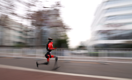 İnsansı robot yarı maratonda dünya rekorunu kırdı