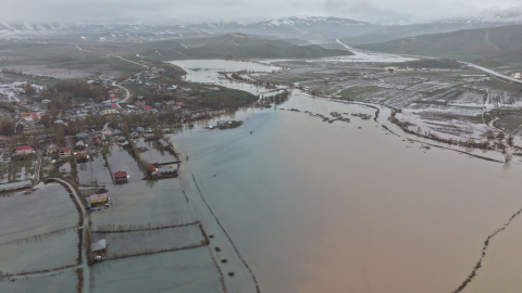 Su basan 3 mahalle ve 1 köy dronla görüntülendi