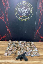 İzmir'deki ev yangınında uyuşturucu madde ele geçirildi; 10 gözaltı