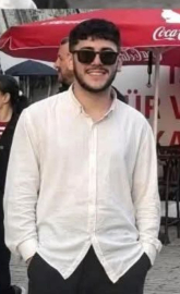 Konser sırasında girdiği denizde boğulma tehlikesi geçiren Emre, kurtarılamadı