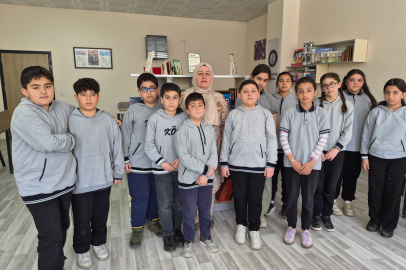 Depremde kaybettiği kızı ve damadı için kütüphane kurdu