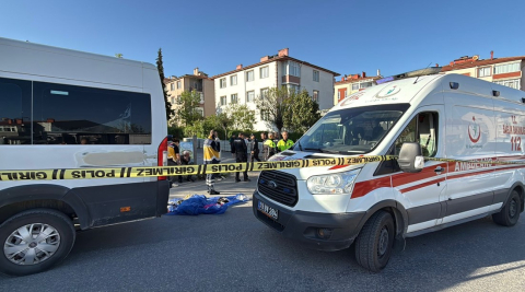 Servis minibüsünün çarptığı çocuk hayatını kaybetti