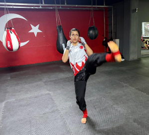 Milli muay thai sporcusu liseli Beyza'nın hedefi Avrupa ve dünya şampiyonluğu