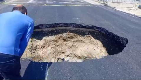 Çökme sonrası onarılan yolda çukur oluştu