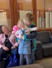 Velayeti annesine verilen Nazar'dan ilk kez buluştuğu kız kardeşine sıcak karşılama