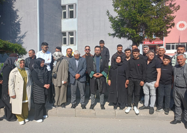 Eşini öldürmekle suçlanan kadının yargılanmasına başlandı