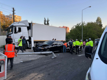 İzmir'de freni boşalan TIR, 9 araca çarptı: 3 ölü, 1’si polis 4 yaralı