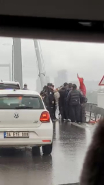 15 Temmuz Şehitler Köprüsü'nde trafiği kapatıp izinsiz gösteriye yapmak isteyenlere müdahale
