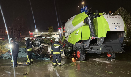 Taklalar atan otomobilin biçerdövere çarptığı kaza kamerada; 1 yaralı