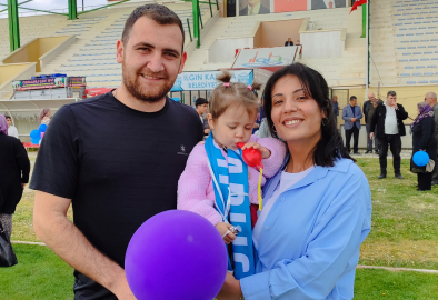 2 yaşındaki Umay kanseri yendi, ilçe halkı stadyumda kutladı