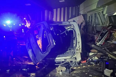 Ordu'da otomobil iş yerine girdi: 2 yaralı