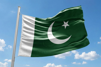 Pakistan'da polis aracına bombalı saldırı: 7 ölü, 18 yaralı