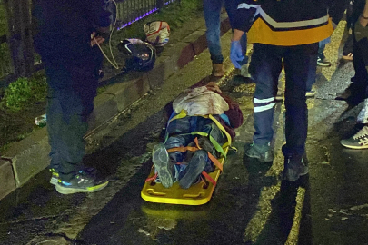 Devrilen motosikletteki 2 kişi yaralandı