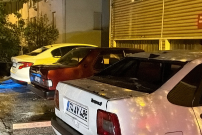 Bartın'da şiddetli rüzgar çatıyı uçurdu
