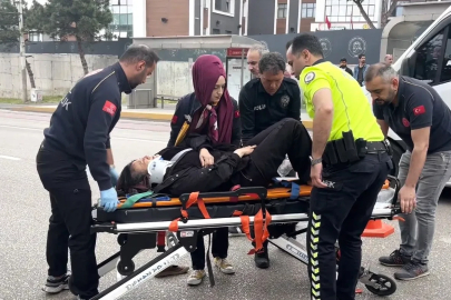Yolun karşısına geçerken otomobilin çarptığı yaya yaralandı 