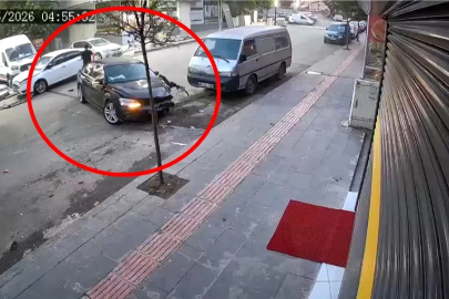 Otomobiliyle park halindeki 5 araca çarpıp kaçtı; o anlar kamerada 
