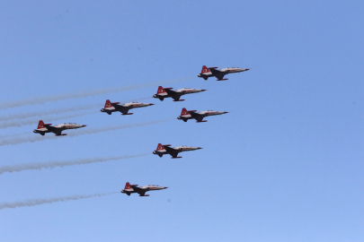 SOLOTÜRK ve Türk Yıldızları’ndan Samsun’da prova uçuşu
