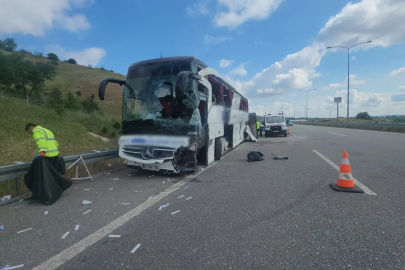 Yolcu otobüsü refüje çarpıp devrildi: 36 yaralı / Ek fotoğraflar