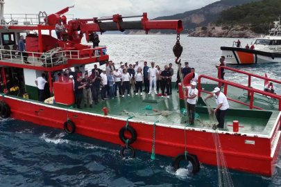 Antalya'da deniz dibinden 500 metre uzunluğunda hayalet ağ çıkarıldı 