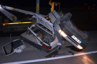 İkiye katlanan otomobilden yaralı çıktılar