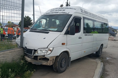 Burdur'da 3 aracın karıştığı kaza; 2'si çocuk 6 yaralı