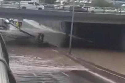  Ankara'da sağanak; alt geçit ve caddeler suyla doldu